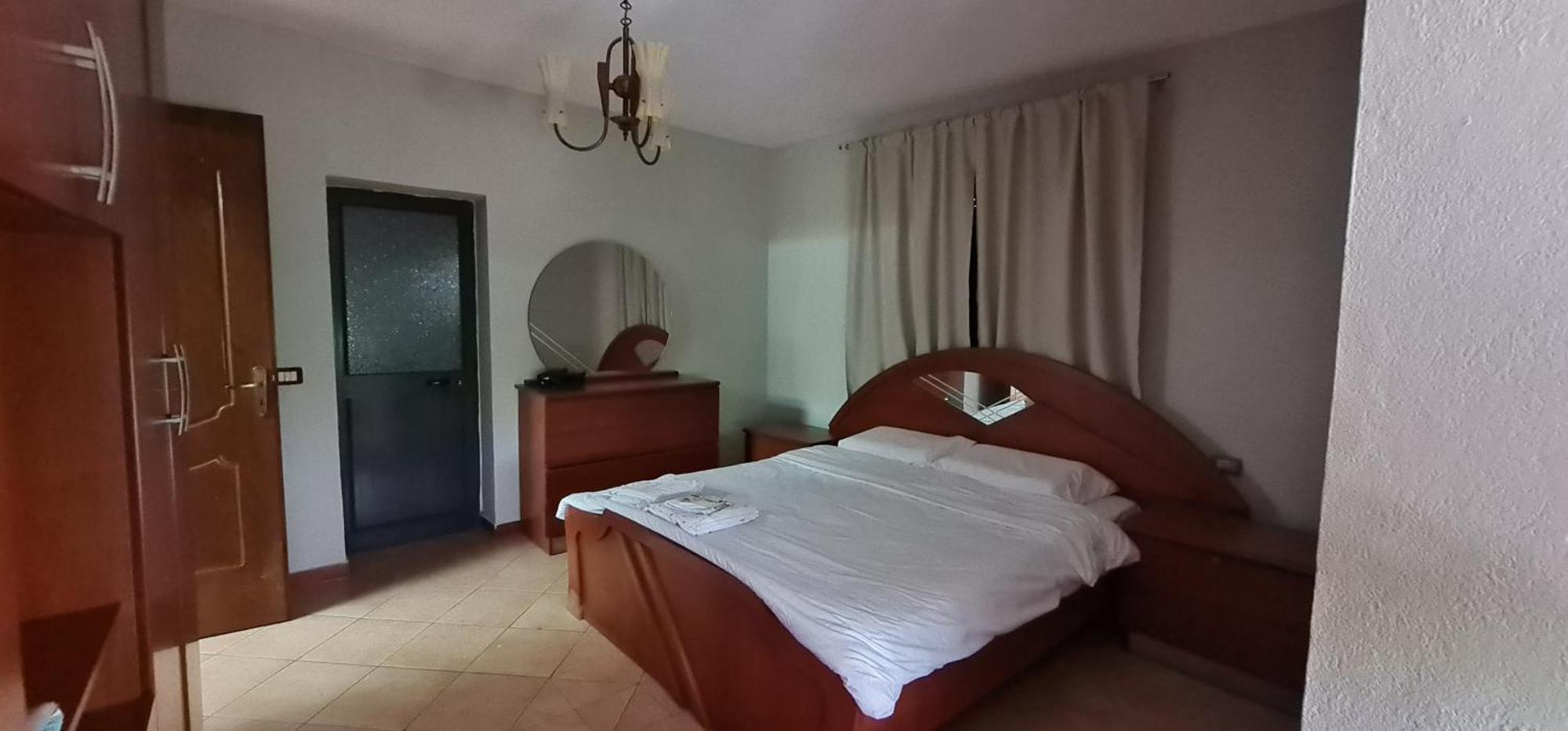 Calmly, Spacious Apartment Next To Usa Embassy Tiranë Rom bilde